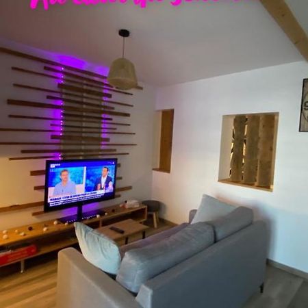 Au Coeur Du Senechal Apartment Marquise Bagian luar foto