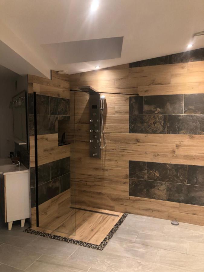 Au Coeur Du Senechal Apartment Marquise Bagian luar foto