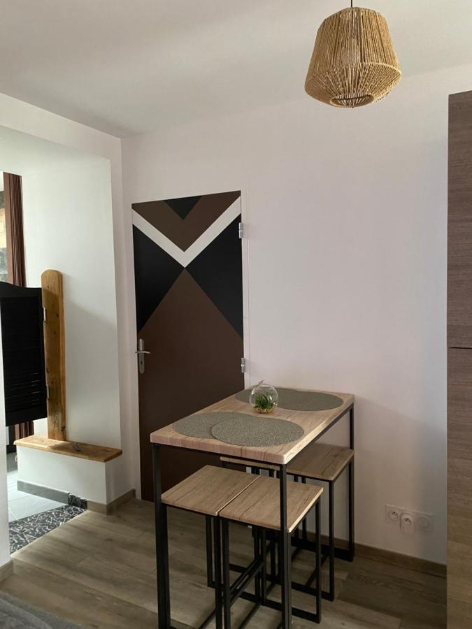 Au Coeur Du Senechal Apartment Marquise Bagian luar foto