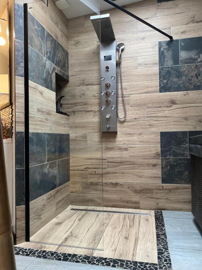 Au Coeur Du Senechal Apartment Marquise Bagian luar foto