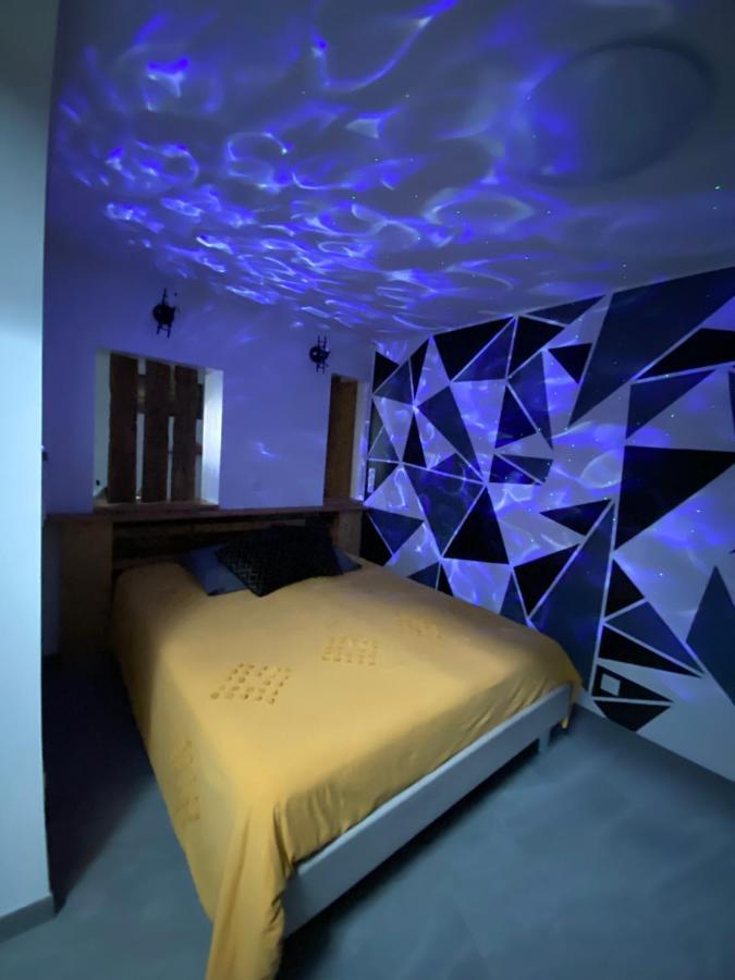 Au Coeur Du Senechal Apartment Marquise Bagian luar foto